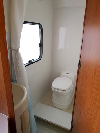 Viaggio del Camper Mansardato