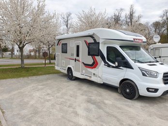 Teilintegriertes Wohnmobil 380 GRAPHITE  zu vermieten in Schluchsee