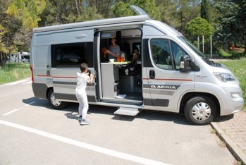 Location De Camping Cars Et Vans Vaucluse Yescapa