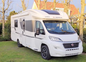 halfintegraal camper Adria 670 Slt Plus Te huur in Salomé