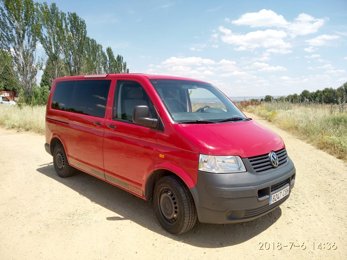 Campervan Volkswagen Transporter T5 em aluguer em Ajalvir