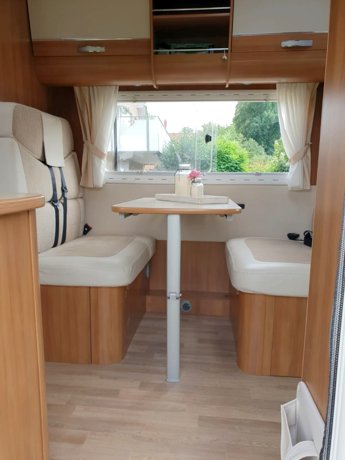 Viaggio del Camper Mansardato