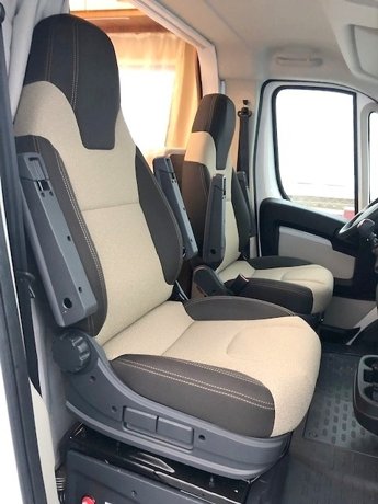 Viaggio del Camper Mansardato