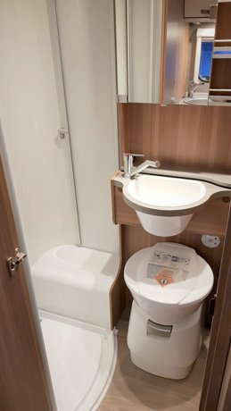 Viaggio del Camper Mansardato