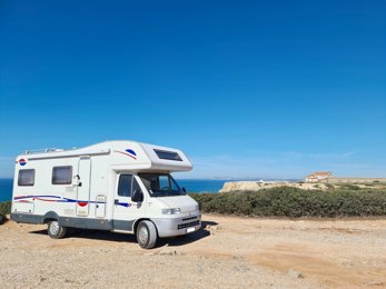 Alkoven Wohnmobil Riviera 180 zu vermieten in Fernão Ferro