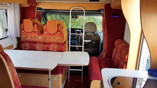 Aluguer de Autocaravana capucino Challenger Genesis 43