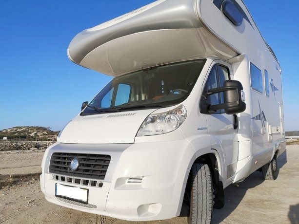 Viaggio del Camper Mansardato