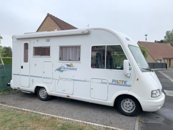 Vollintegriertes Wohnmobil Citroën Jumper 2,8 HDI 127 cv zu vermieten in Beuvry