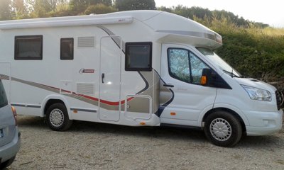 Halfintegraal camper Challenger CHALLENGER GENESIS 388 eb Te huur in Montchenu