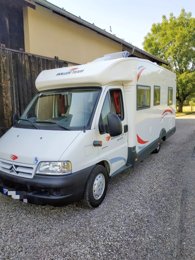 Camping-car Profilé Roller Team Granduca 255 spécial en location à Saint-Nolff