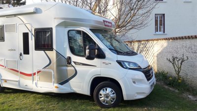 Autocaravana Perfilada Challenger Génésis 387 Ga em aluguer em Lens-Lestang