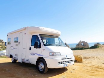 Camping-car Profilé Challenger 102 en location à Albufeira