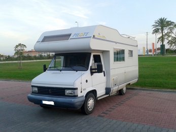Autocaravana Capucino Peugeot 290 G 52-8 em aluguer em Pinhal Novo