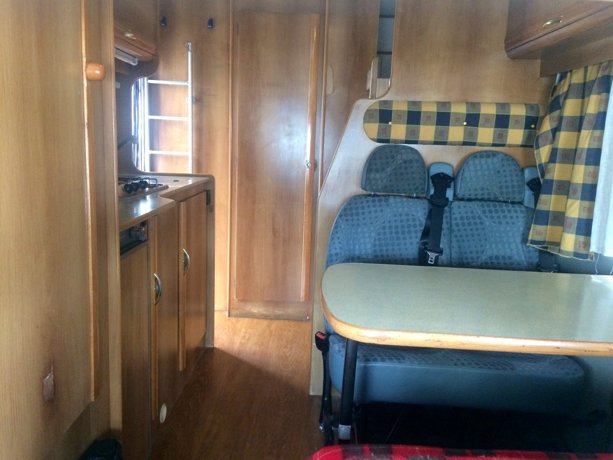 Viaggio del Camper Mansardato