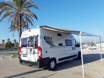 Fourgon aménagé Chausson V594 Twist en location à Villeneuve-Loubet