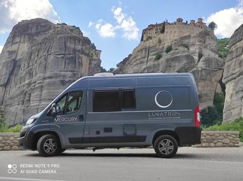 Van Knaus 540 Mq (Road) en location à Vari