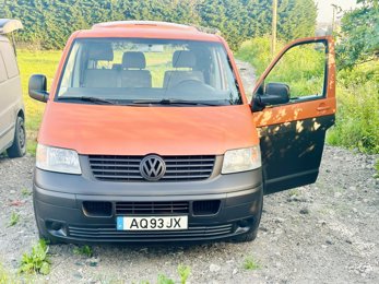 Van Volkswagen Transporter T5 en location à Porto