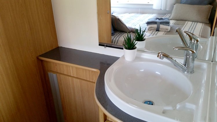 Viaggio del Camper Mansardato