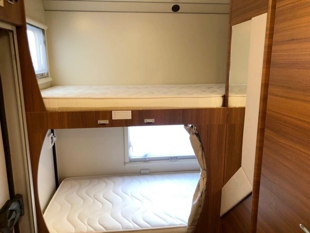 Viaggio del Camper Mansardato