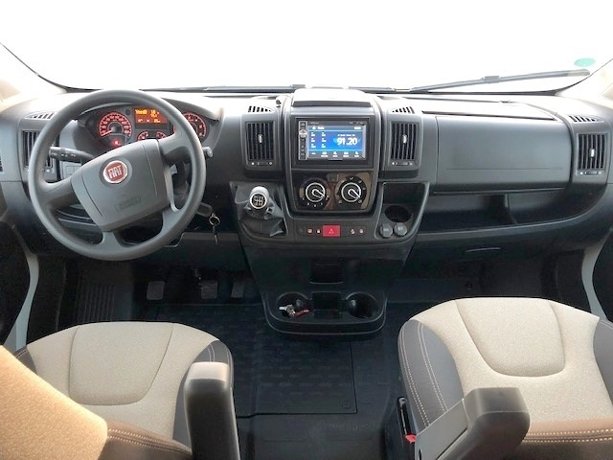 Viaggio del Camper Mansardato