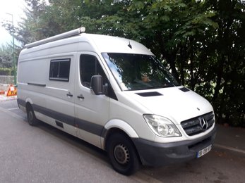 Converted van AVLE Sprinter 2,2 l CDI 150 ch. For rent in Saint-Egrève