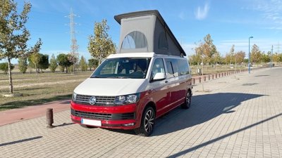 Van Volkswagen Transporter T6 (Roja) Te huur in Madrid