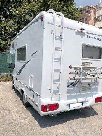 Viaggio del Camper Mansardato