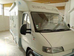 Autocaravana Perfilada Rimor  En alquiler en Pont-Du-Château
