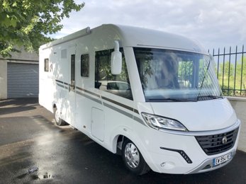 Camping-car Intégral Bavaria Fiat Weinsberg en location à Trets
