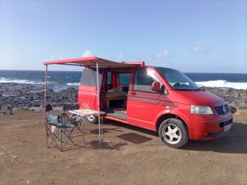 Furgoneta camper Volkswagen Transporter T5 En alquiler en Tinajo