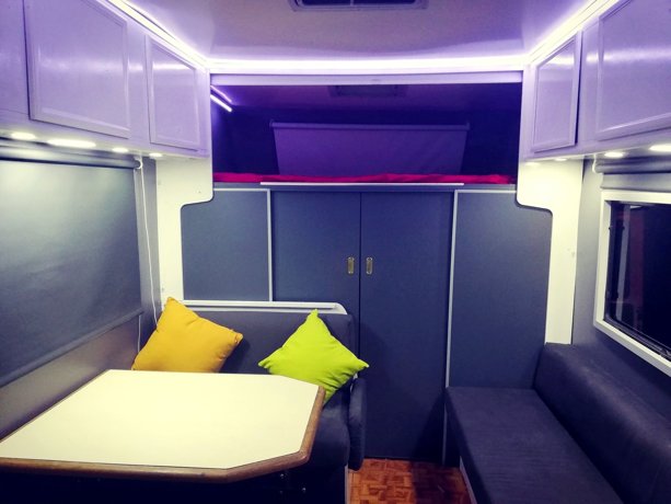 Viaggio del Camper Mansardato