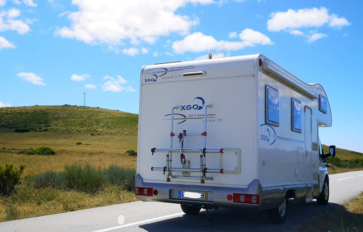 Viaggio del Camper Mansardato