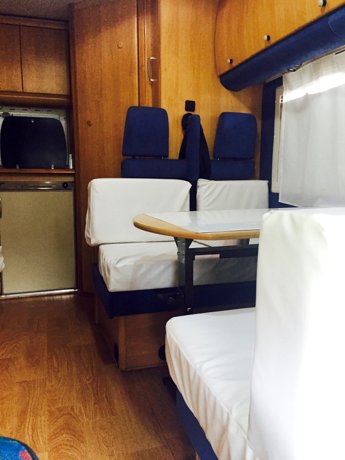 Viaggio del Camper Mansardato