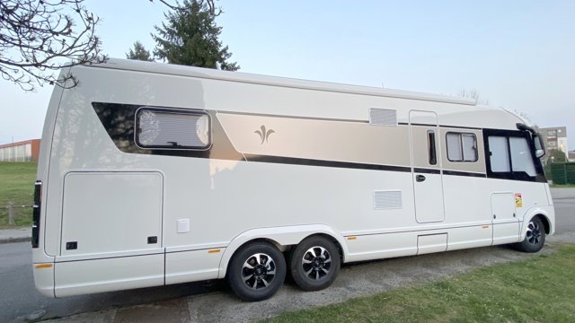 Camping Car Poids Lourd 6 Places Carte Grise Rental A-class RV - Saint-Junien - Niesmann+Bischoff 88 Lf 2022 | Yescapa