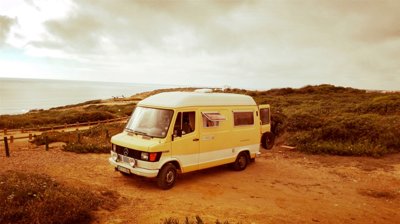 Furgão Mercedes 207D em aluguer em Odeceixe