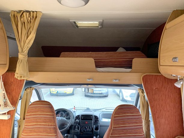 Viaggio del Camper Mansardato