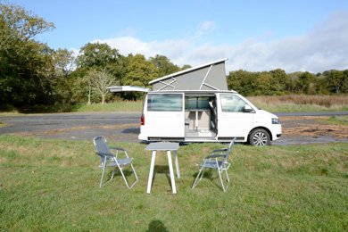 Van Volkswagen T5 california Te huur in Irvillac
