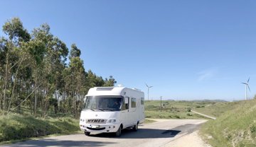 Motorhome ‘A’ class Hymer 524 For hire in Lisboa