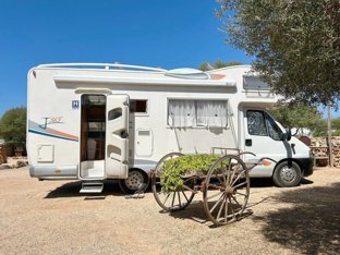 Alquiler de Autocaravanas y Furgonetas Camper Menorca Yescapa