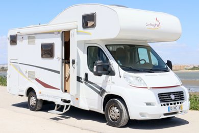 Camping-car Capucine Fiat 2,3 l 130 ch en location à Seixal