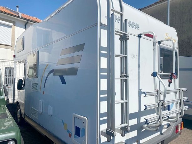 Viaggio del Camper Mansardato