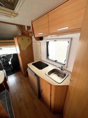 Aluguer de Autocaravana capucino Rimor Katamarano