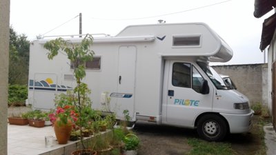 Camping-car Capucine Pilote atlantis 8 en location à Availles-En-Châtellerault