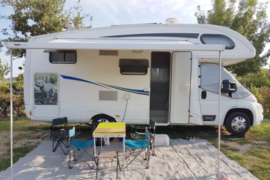 Camping-car Capucine Pla Fiat Weinsberg en location à Cublac