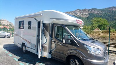 Low profile RV Challenger Genesis 288 EB For rent in Helfaut