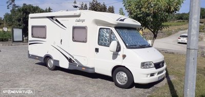 Teilintegriertes Wohnmobil Challenger  zu vermieten in Porto