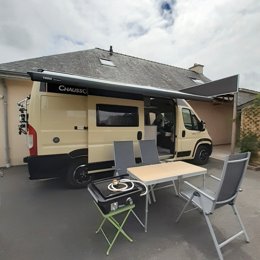 Fourgon aménagé Chausson Chausson V594 Max Anniversary Edition limitée en location à Ploemel