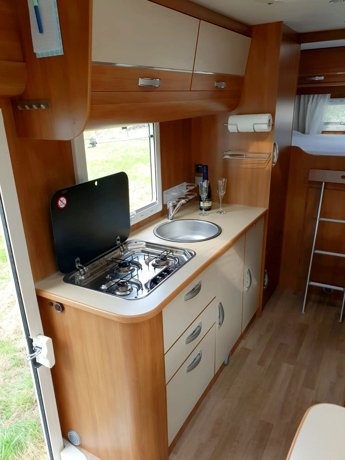 Viaggio del Camper Mansardato