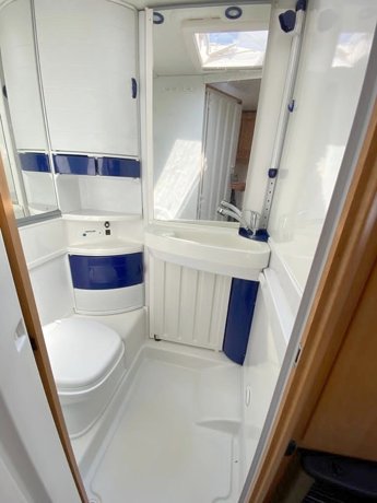 Viaggio del Camper Mansardato