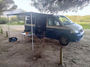 Van Ninguna T5 2,5 l 130 ch en location à Algeciras